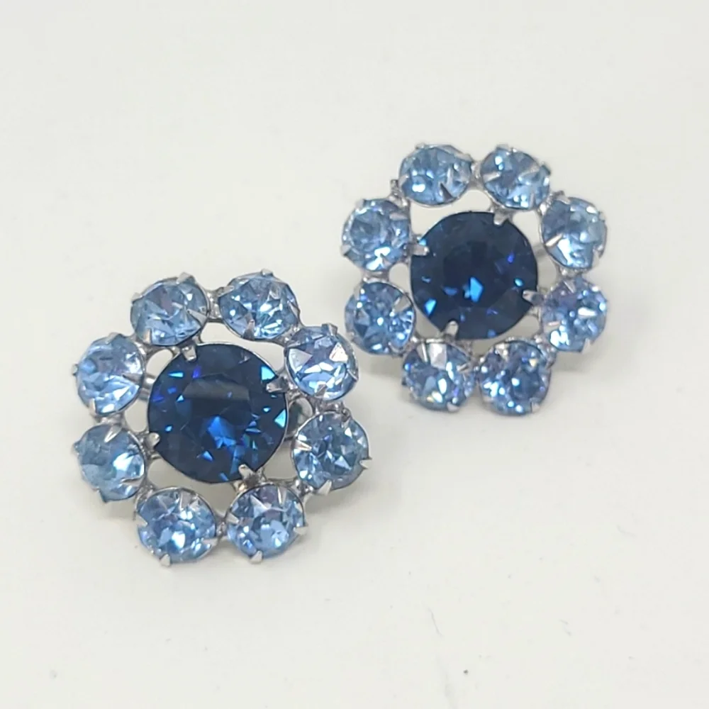 Women clip‎ on earring blue glass flower